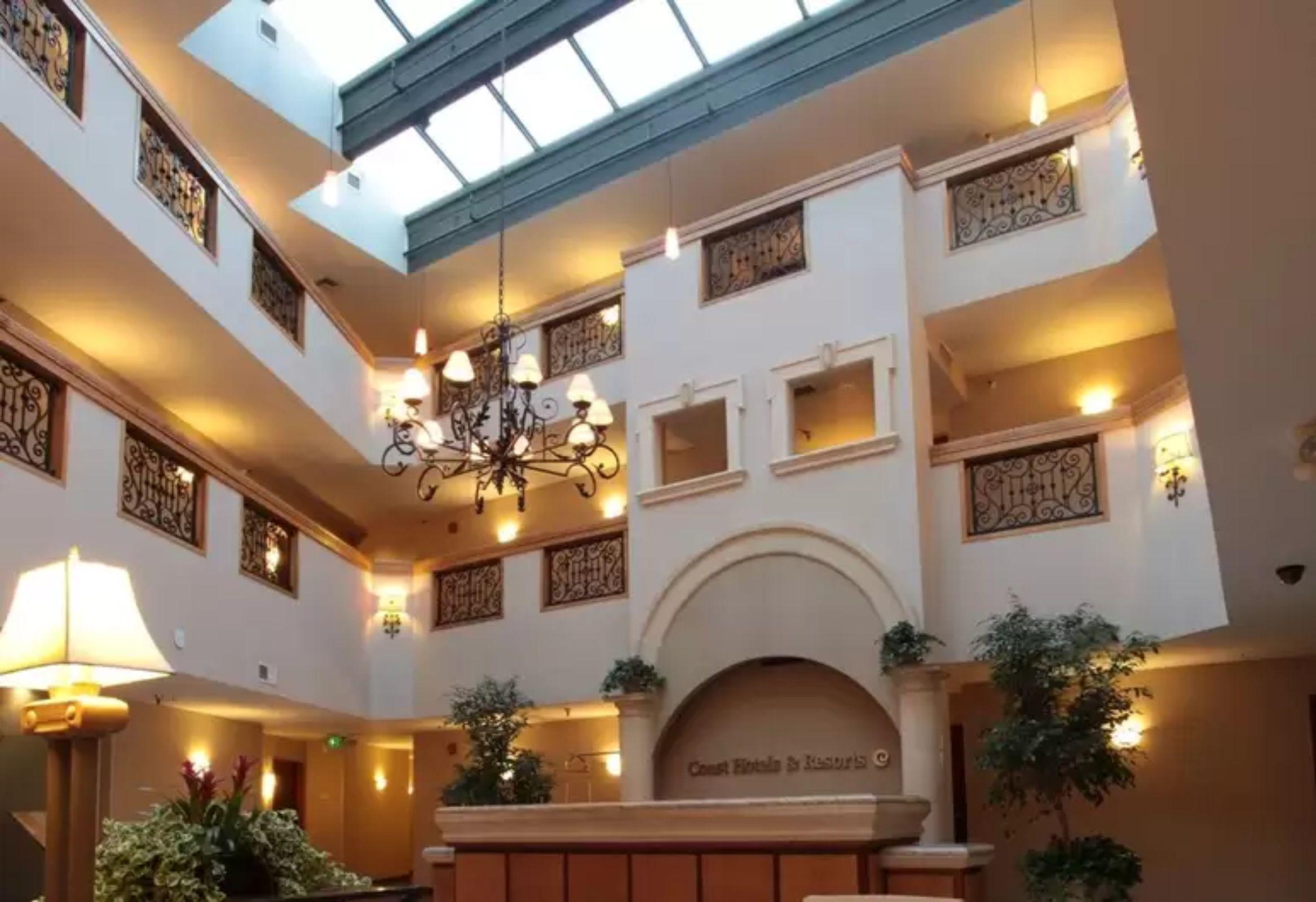 Coast Burbank Hotel Exterior photo